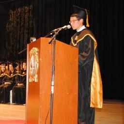 Marketing, Comunicaciones y Filosofía. Me gusta leer, escuchar música e ir al cine. Soy demasiado deductivo y siempre busco construir mundos posibles.