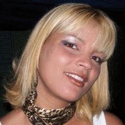 Sou professora, mãe e avó
Sou cristã 
Menina dos olhos de Deus
Amo cantar adorar a Deus, evangelizar as pessoas 
Amo a vida!