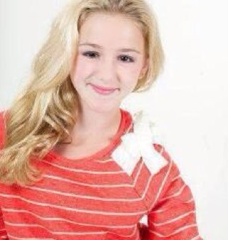 Hey fan page for @chloedancer3 i lover her  biggest dream is for her to follow me