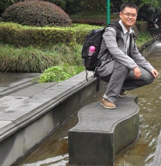 Dan from BVT company local in GuangDong,China , produce and export furntirue to the worldwide , also do Sourcing & QC & Agent 
Bvtmarket@gmail.com