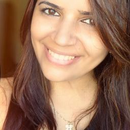 Creio em Deus e procuro intensamente ser feliz com as coisas simples da vida. =)