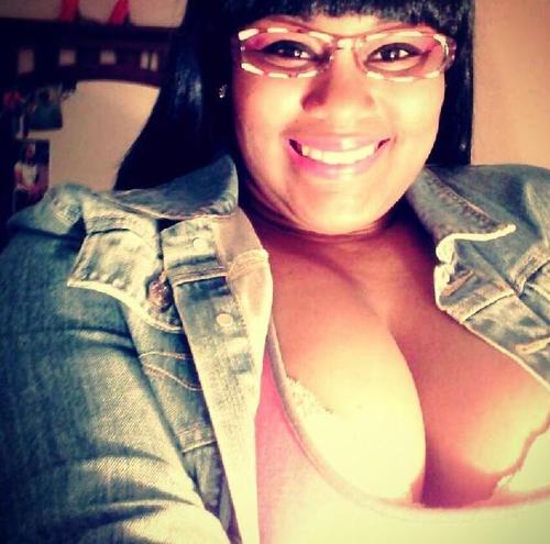 Names Elle I love #MMA #TheTeaParty #America #Marines #DenverBroncos #Dubstep...and Success #80sBabe if you can relate follow me ;-*