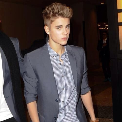 I'mma BELIBER, DIRECTIONER ,and MAHOMIE!!! I LOVE THEM SOOO MUCH!!! Niall ate the rest of my Bio…
