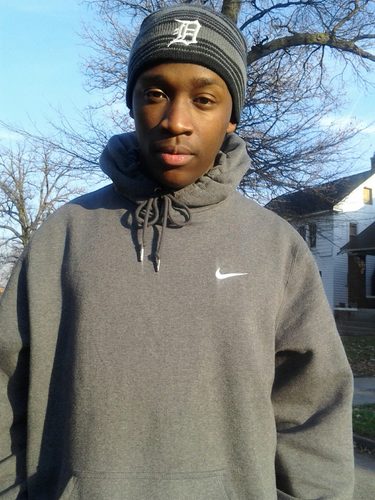 Im paid but u can just call me Rich, with a follow and a mention you can get followed back y u at it follow bae @_rareness