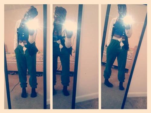 Hangss outd , funny , & coo = )