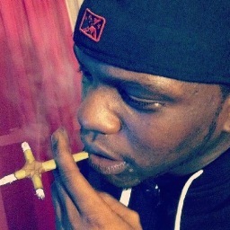 lebrantTv's profile picture. #2hunna.....gettin $mon3y$ until it aint no more//if WE in dha party WE is dha party #2hunna