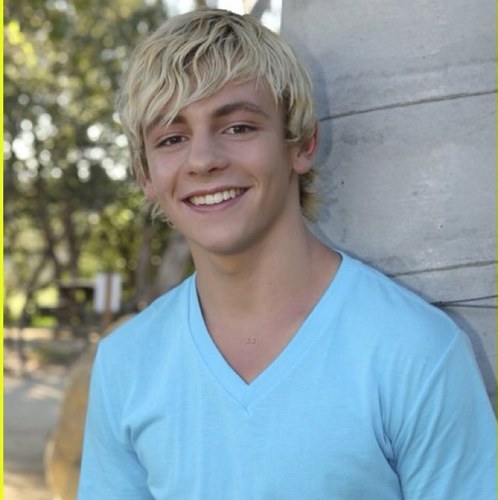 itzzmesantos's profile picture. Plz follow