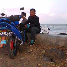 Nilailah kku. . .
Bukan dari ( masa laluku )
bukan juga ( masa depanku )
namun ( siapa kku saat ini )