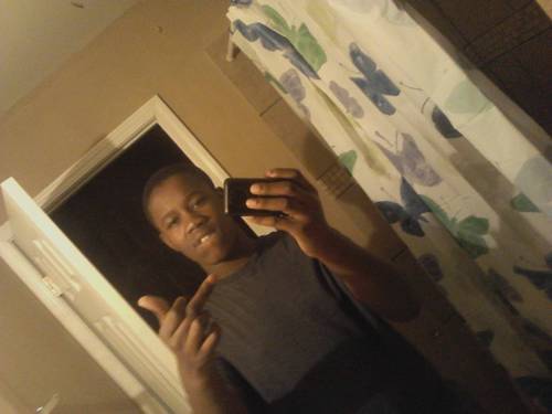 my name Marcus if u wanna kno some else follow me then ask me nd if u want me to follow bak mention me