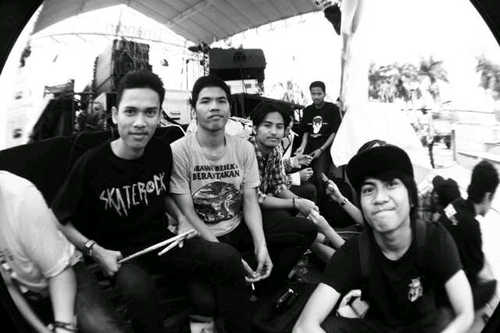 other punk , support by @MoxmixCloth , @SYCKOWEAR and @RAWROCKARTWEAR . CP : 08973022455 ( mila )