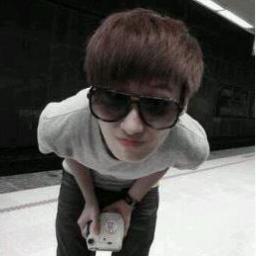 Hey!! I'm V-ELF ♥ ..... I'm HyukHae shipper ♥ I'm only 13 ♥