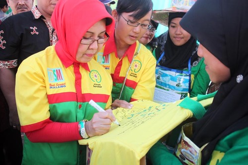 Bayar Sekolah dengan Sampah
Beli Sembako dengan Sampah