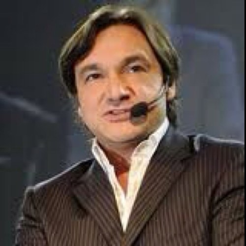 FCaressa's profile picture. Dicono sia un giornalista, pare abbia commentato l'Italia del 2006...io non lo so, penso solo alla Maledetta di Pirlo (Account Parodia)