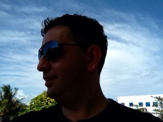 O que me assusta não são as ações e os gritos das pessoas más, mas a indiferença e o silêncio das pessoas boas. Martin Luther King