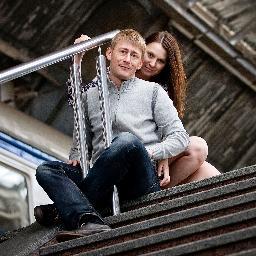 Христианин, женат.
