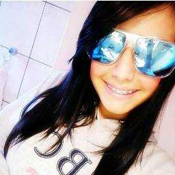 não cruze os braços para os obstáculos da vida pois o maior homem do mundo morreu com eles abertos...
             Me segue que eu te sigo ;D
