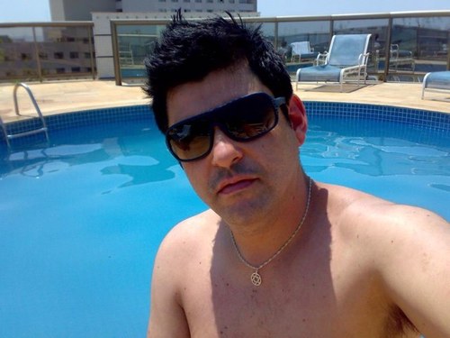 Sou muito mais que seus olhos podem ver...muito mais que seu coração pode sentir.sou o que sou não o que dizem...