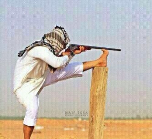 يكتب ليستمتع هو و الناس بما يكتب