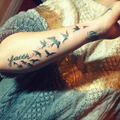 Demi S Tattoos Auf Twitter Rt If You Love The Staystrong And The Lovatic Heart Tattoo Http T Co Qbom5fj2