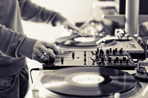 Fan of Good Music & Visual Artist | Deep House Dj | Young, Creative & Ambitious | Never Perfect, Always Real | Here To Inspire & Motivate.