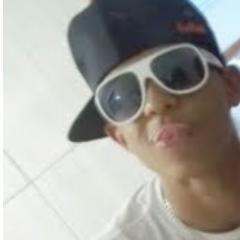não confie em ninguem nessa vida, pq até a sua sombra te abandona no escuro ♫