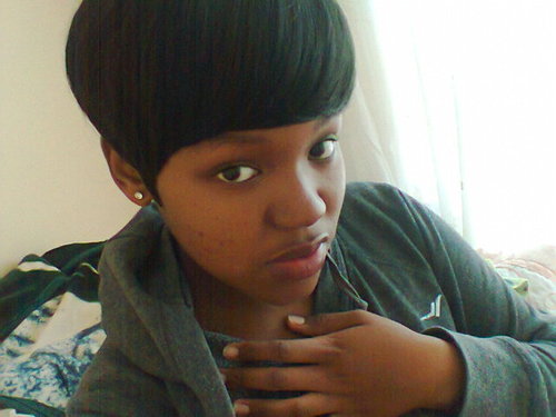 MOODY,LOVE WATCHING MOVIES,CALM,COLLECTED,LOVE MANI'S..........#wink#