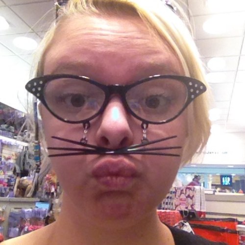 18. 
Cincinnati born and raised. 
Wannabee beach bum. 
Tattoos.