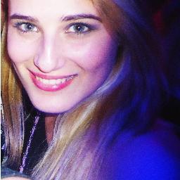 Para saber quem somos, basta que se observe 
o que fizemos da nossa vida. Os fatos revelam tudo, 
as atitudes confirmam.
 [ Martha Medeiros ] .