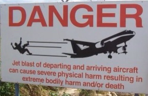 soycallejera's profile picture. Evitando que el techo se me caiga encima, por eso nací apuntada a todo. Según el día, decido dónde voy... ¡con tacones!