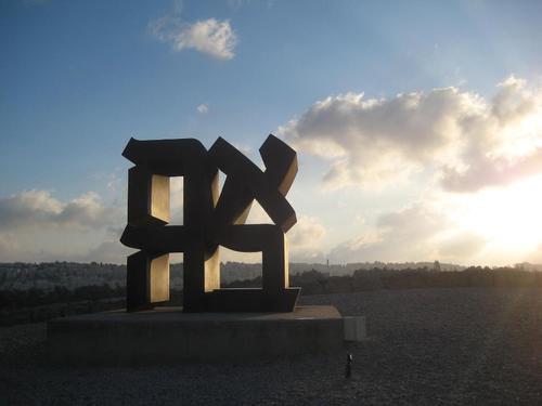 I learn Hebrew , English , Germany .
