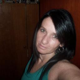 Sou uma mulher de bem com a vida,casada e amo o meu deus ele e tudo pra mim...