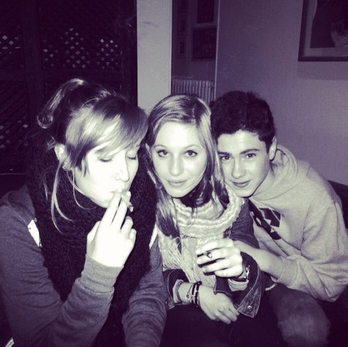 CVesseaux's profile picture. ▲ Je viole des koala violet dans la savane †, si sa te convient pas suck my ... ▼ #Sassou #Cécilou #Ambrouille #Loud ♥♥♥ #TeamEnnuie. ∞