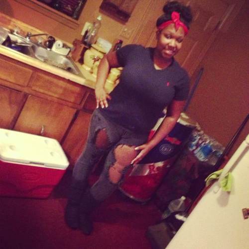 Follow me && you'll be following a #100% #REAL ass person. I FOLLOW BACK #teamUNfollowback =)