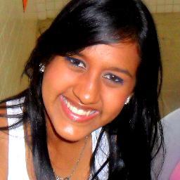 Por favor não espere que eu seja sempre boa, agradável e amável. Haverá momentos nos quais eu serei fria, inconsequente e difícil de entender.