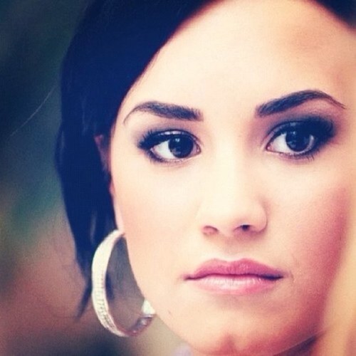 Tap that follow button like its Demi's ass;-)