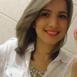 Pernambucana típica, 21 anos, dona de um blog, aquariana, teimosa, ciúmenta, mimada, egoísta e quase sempre muuuitooo chata. http://t.co/UIc7akBh