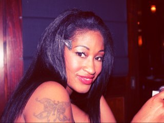 Boobie loving, kinky head, recessionista, creative soul, fashion forward, lover of heels & don't forget the cupcakes, semi crunchy blogging mama!