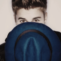 My ídolo? Un canadiense con mucho swag. ¿Insultaste a Justin? Prepárate, que viene la Supra voladora.