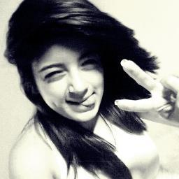 15, modelo fracassada, música, tattoo, piercing.