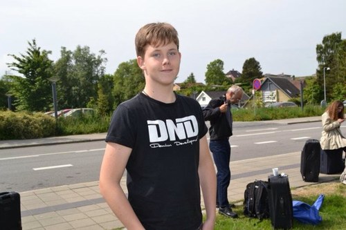 follow me :D and i follow u back!!!:D