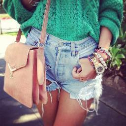 Nuestra tendencia es actual con reminiscencias de otras pasadas, creamos tu estilo original, único y divertido.