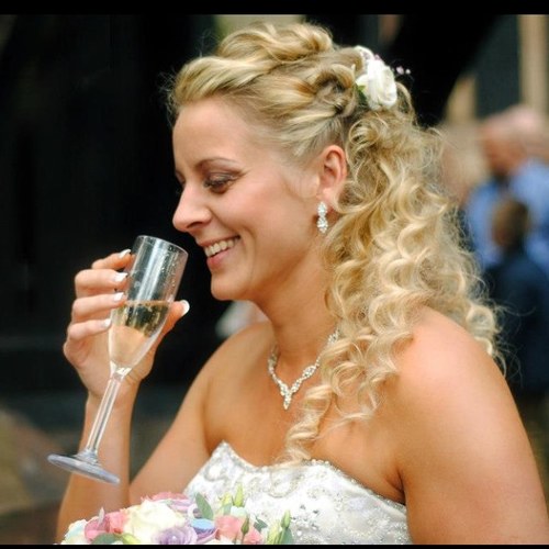 EmClewley's profile picture. 