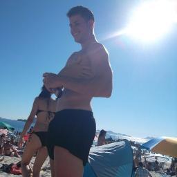 Extrovertido, simpático , rebosante de alegría... Jugador del C.D Pontellas de Preferente.