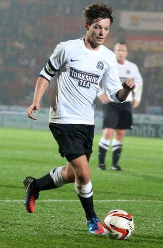 I Love Louis Tomlinson(: #VerifiedDirectionerr# FollowMe... I Follow Back!! ^.^ Boobears CarrotGirl:P
