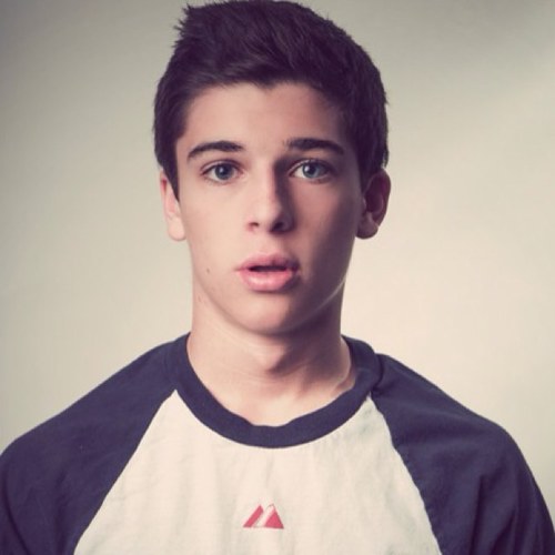 Aus_Ric's profile picture. I follow back and love all my followers!