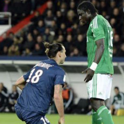 Rafph_L's profile picture. Même s'il n'est pas à l'intérieur [de la surface], bien sûr qu'il y a penalty! -X.Gravelaine