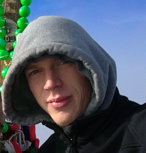 Študent FM UK so zanietením pre marketing, technológie, podnikanie.
Mám rád šport, hlavne futbal.
Zbožňujem beh, slobodu a zdravý životný štýl.
FUN 4ever