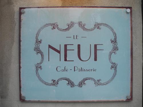 Will it be a flaky chouquette or madeleine with your café viennois? Savour all the flavours of Paris at Le Neuf Café – a true café parisien in the heart of TO.