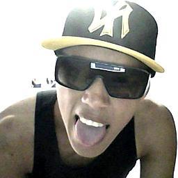 Família,amigos,chocolate,musica,rir,se divertir,viajar e se jogar nessa dança da vida ♪