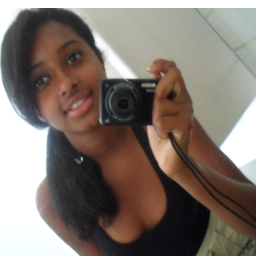 mais uma em um milhão ;
menina, estranha & fora do padrão.